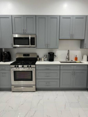 Adorable 2 bedroom with free street parking